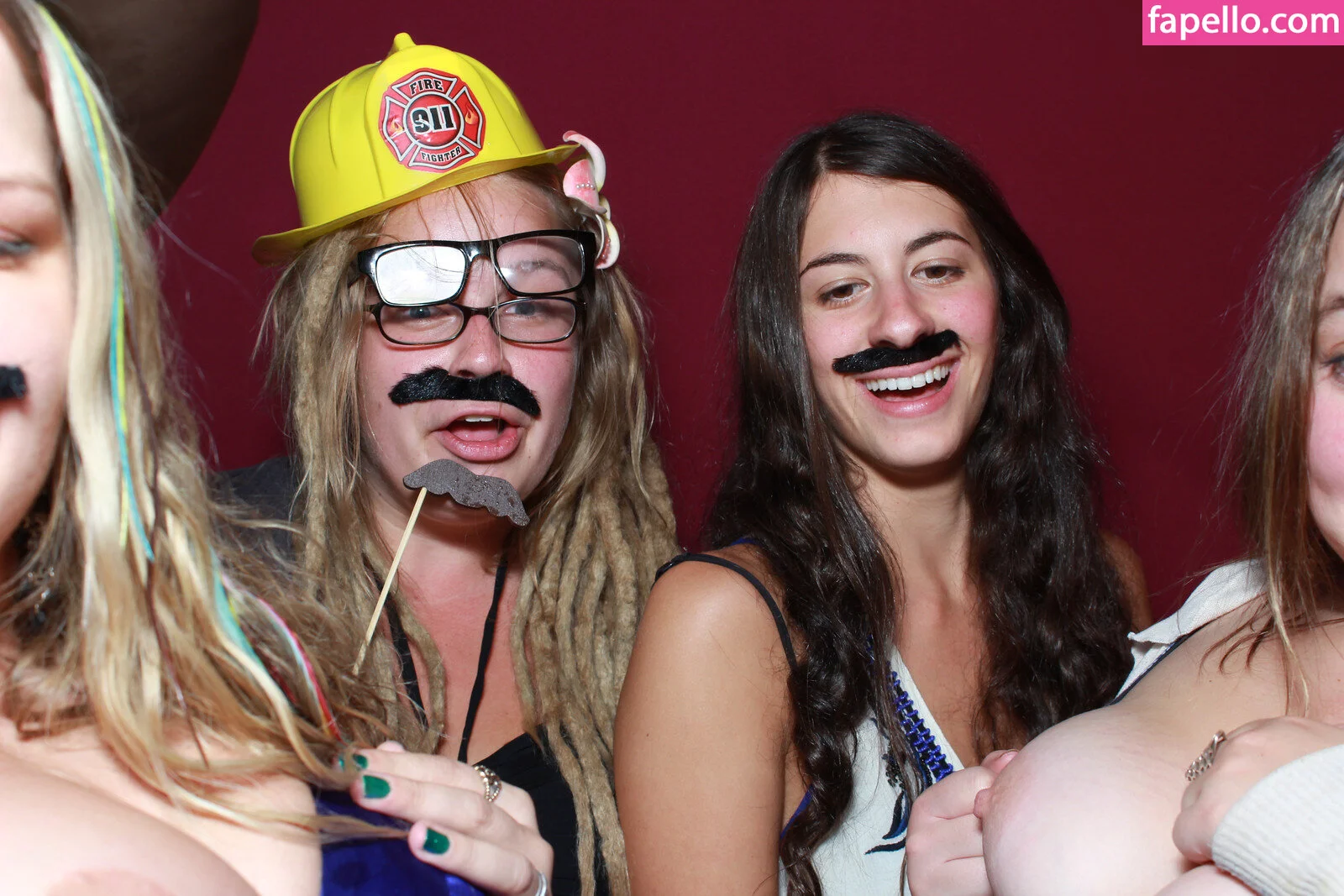 Photobox Flashes Onlyfans Photo Gallery 