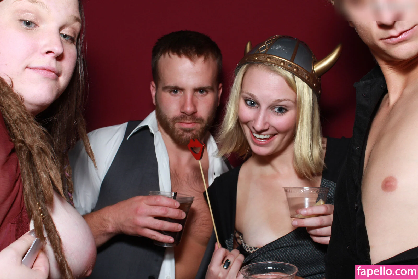 Photobox Flashes Onlyfans Photo Gallery 