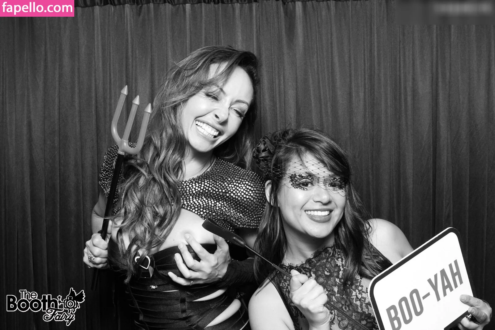 Photobox Flashes Onlyfans Photo Gallery 