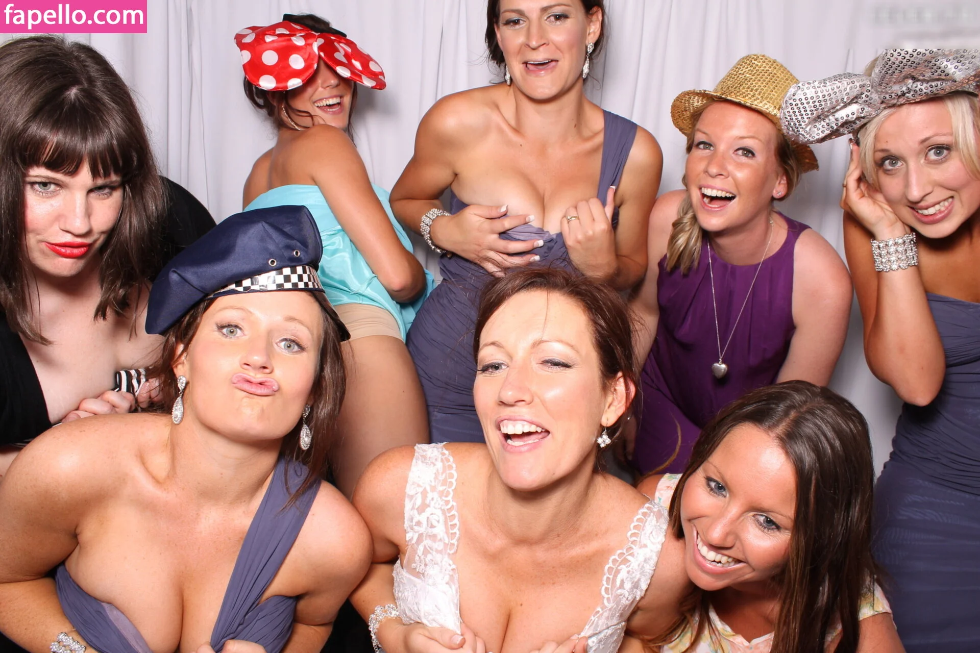 Photobox Flashes Onlyfans Photo Gallery 