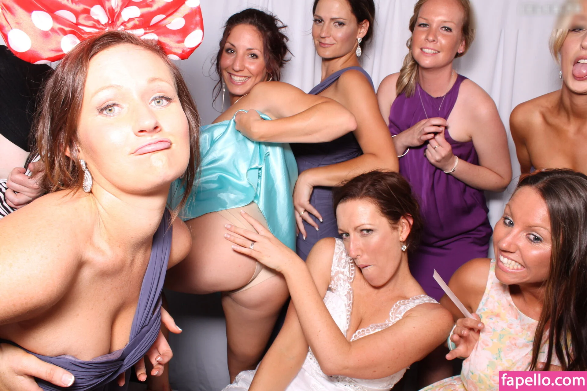 Photobox Flashes Onlyfans Photo Gallery 