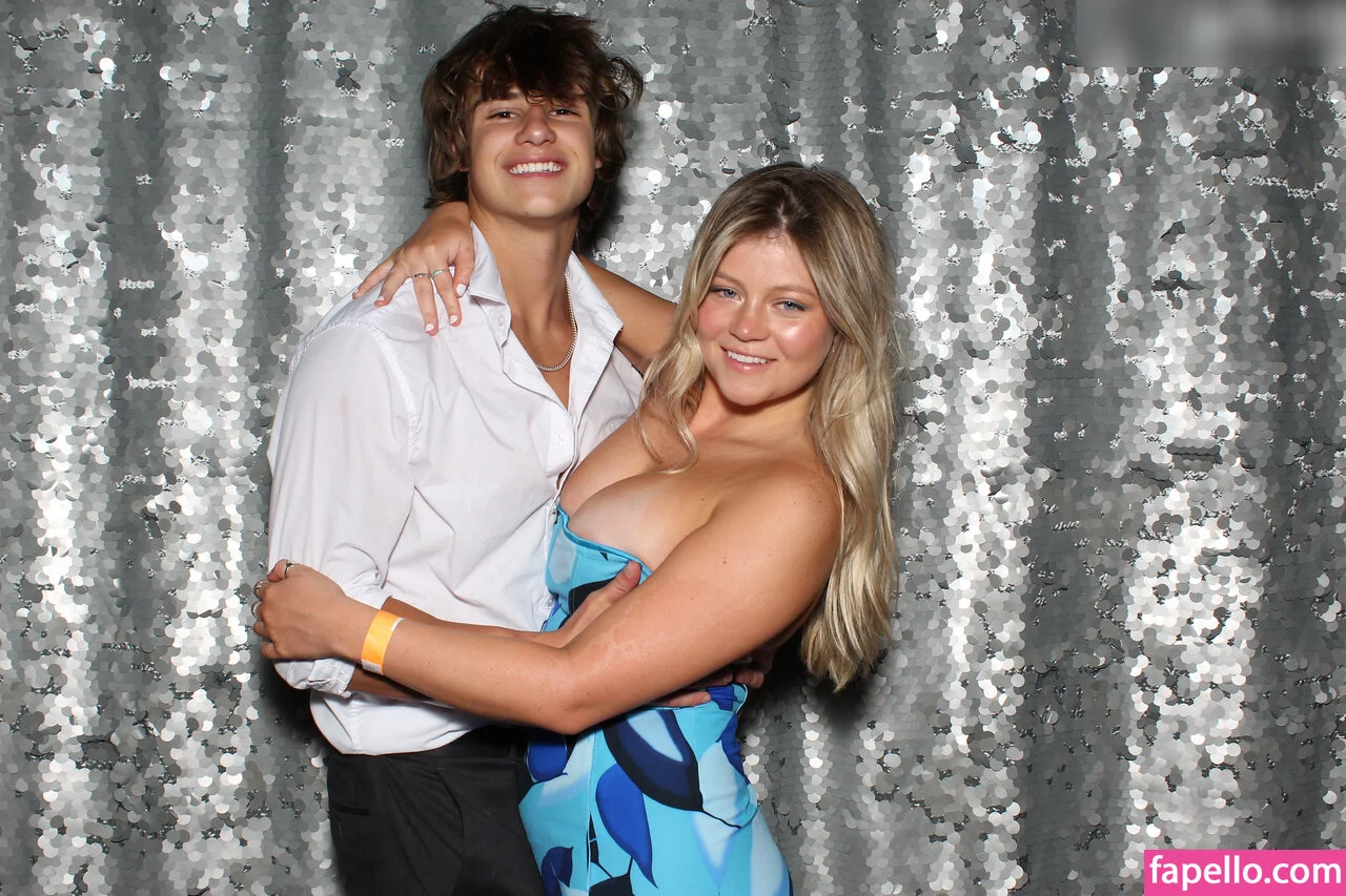 Photobox Flashes Onlyfans Photo Gallery 