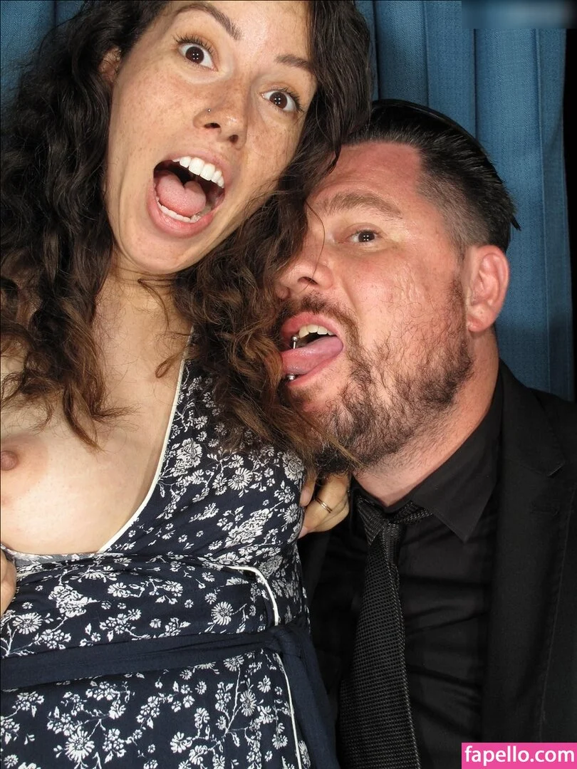 Photobox Flashes Onlyfans Photo Gallery 