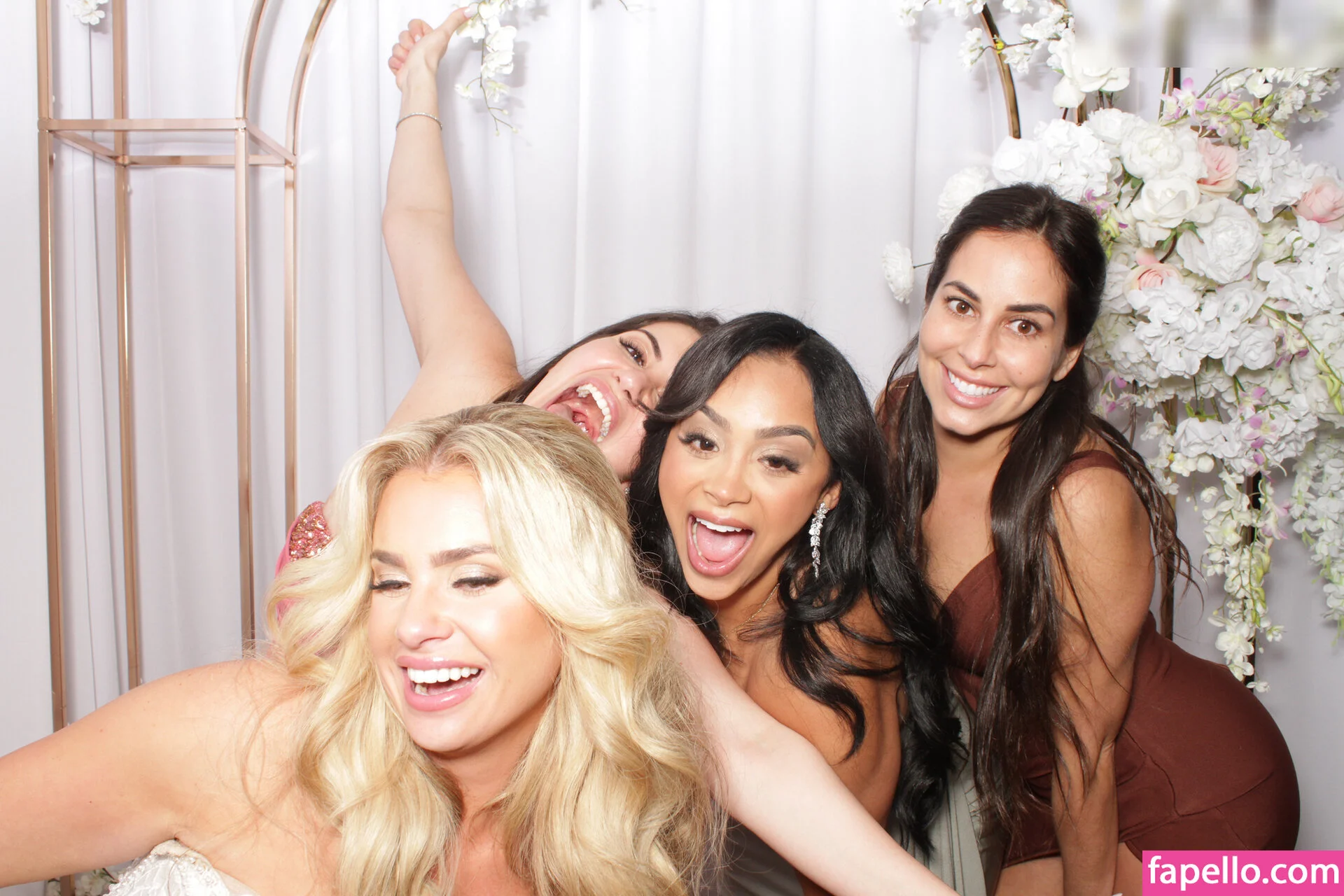 Photobox Flashes Onlyfans Photo Gallery 