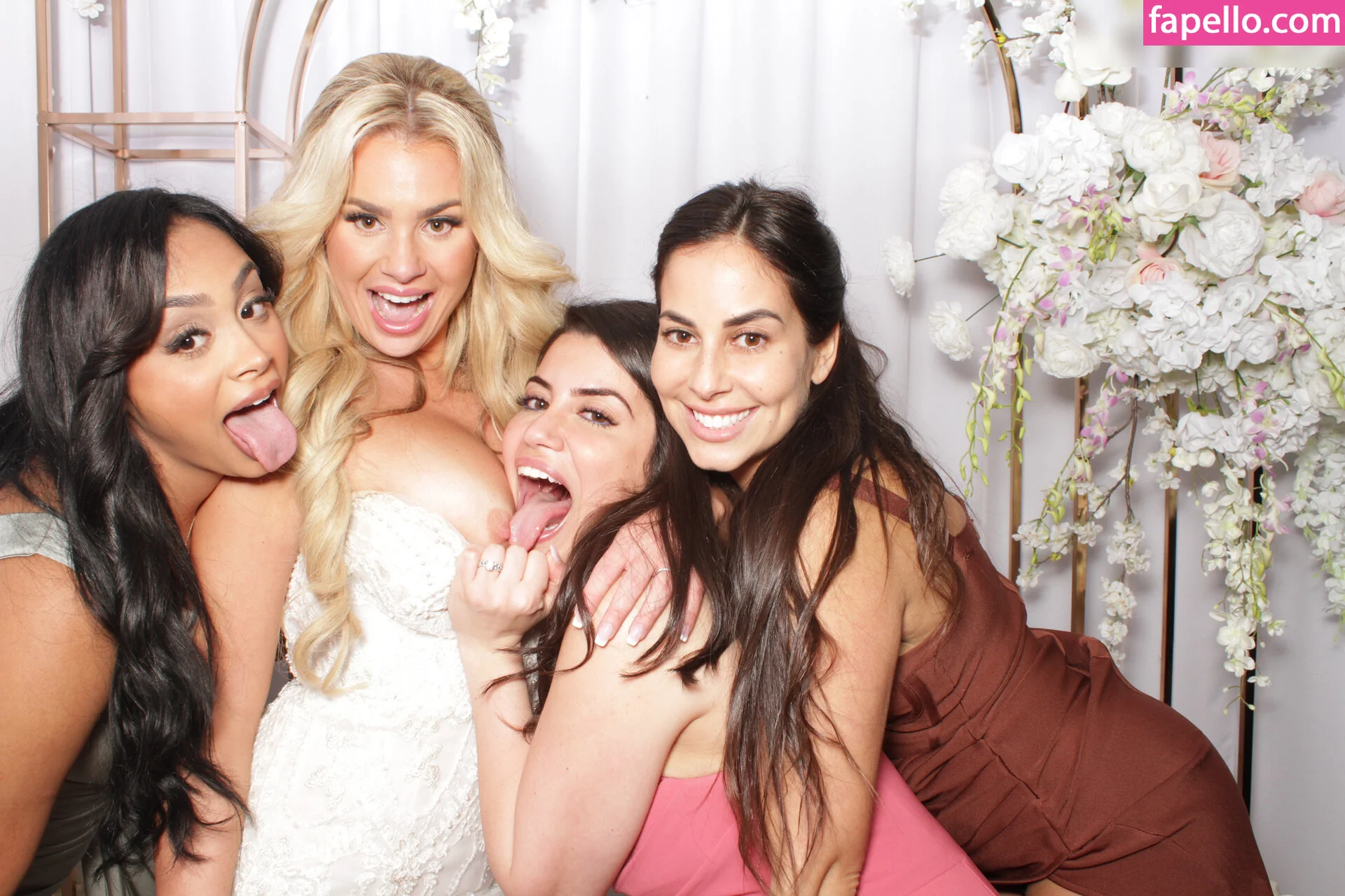 Photobox Flashes Onlyfans Photo Gallery 