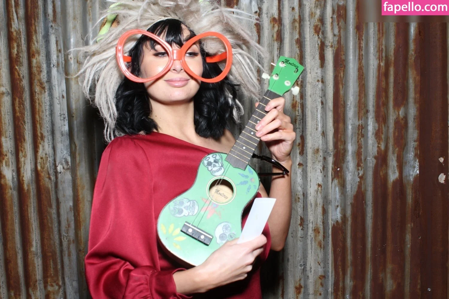 Photobox Flashes Onlyfans Photo Gallery 