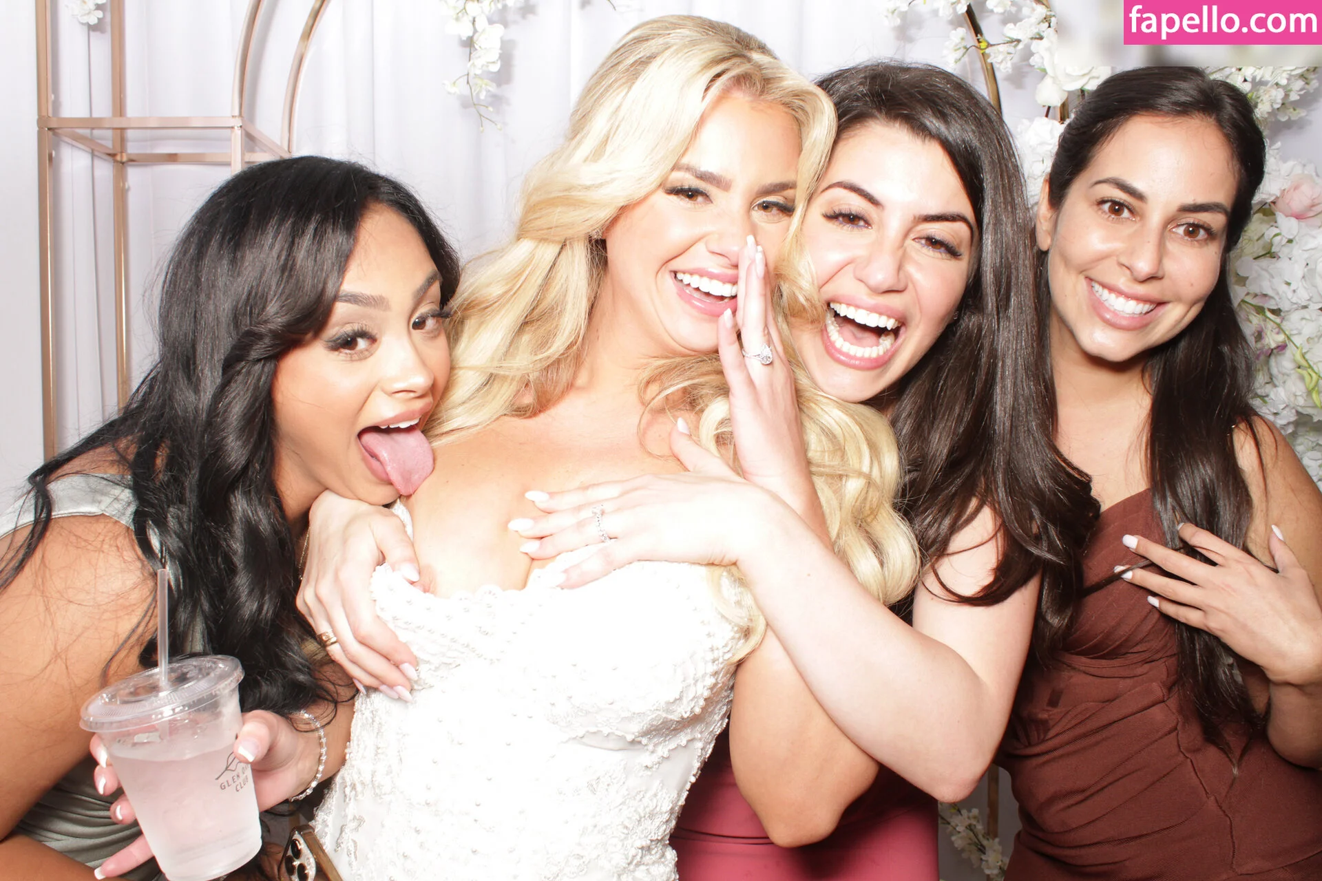 Photobox Flashes Onlyfans Photo Gallery 