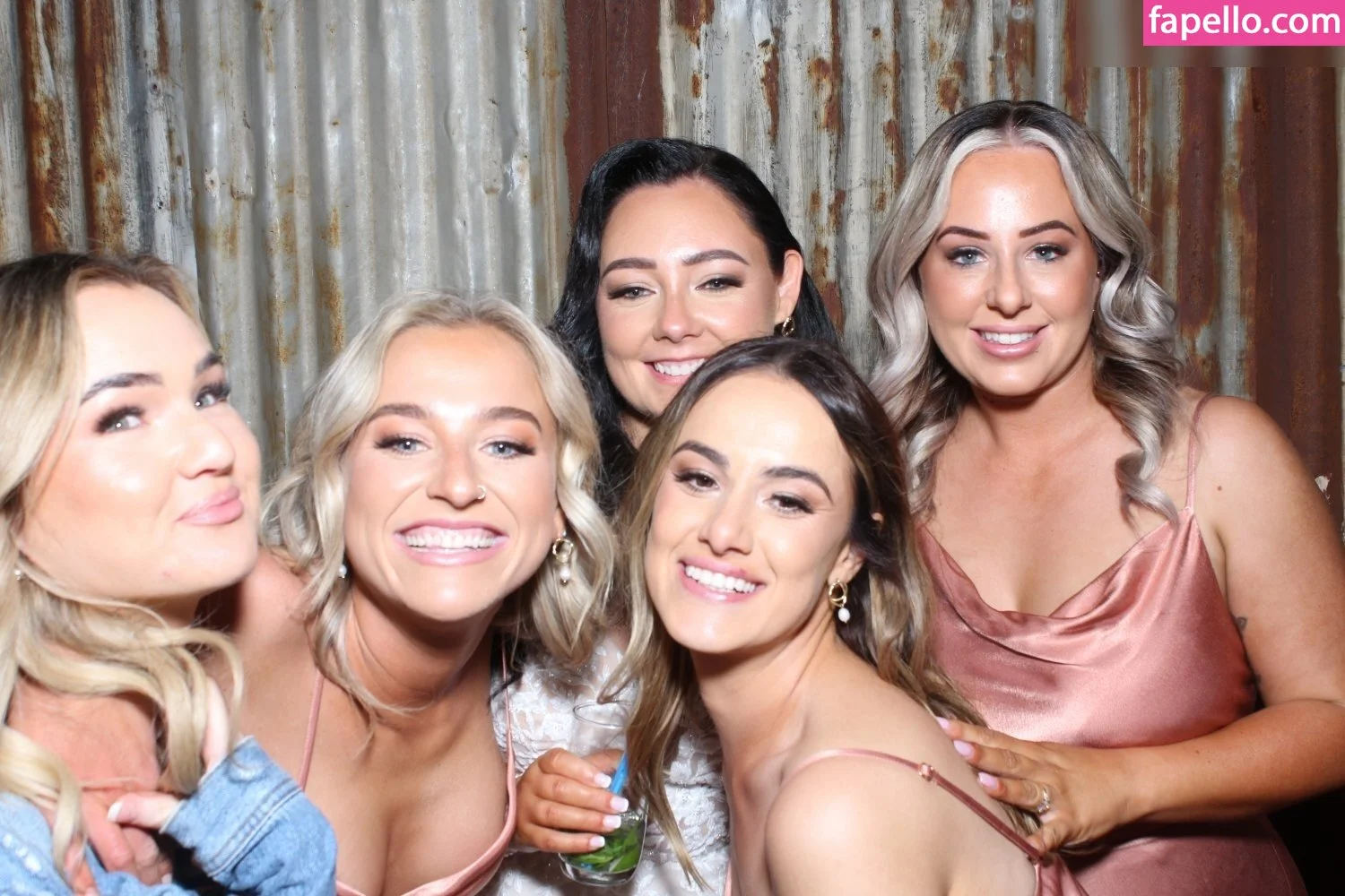 Photobox Flashes Onlyfans Photo Gallery 