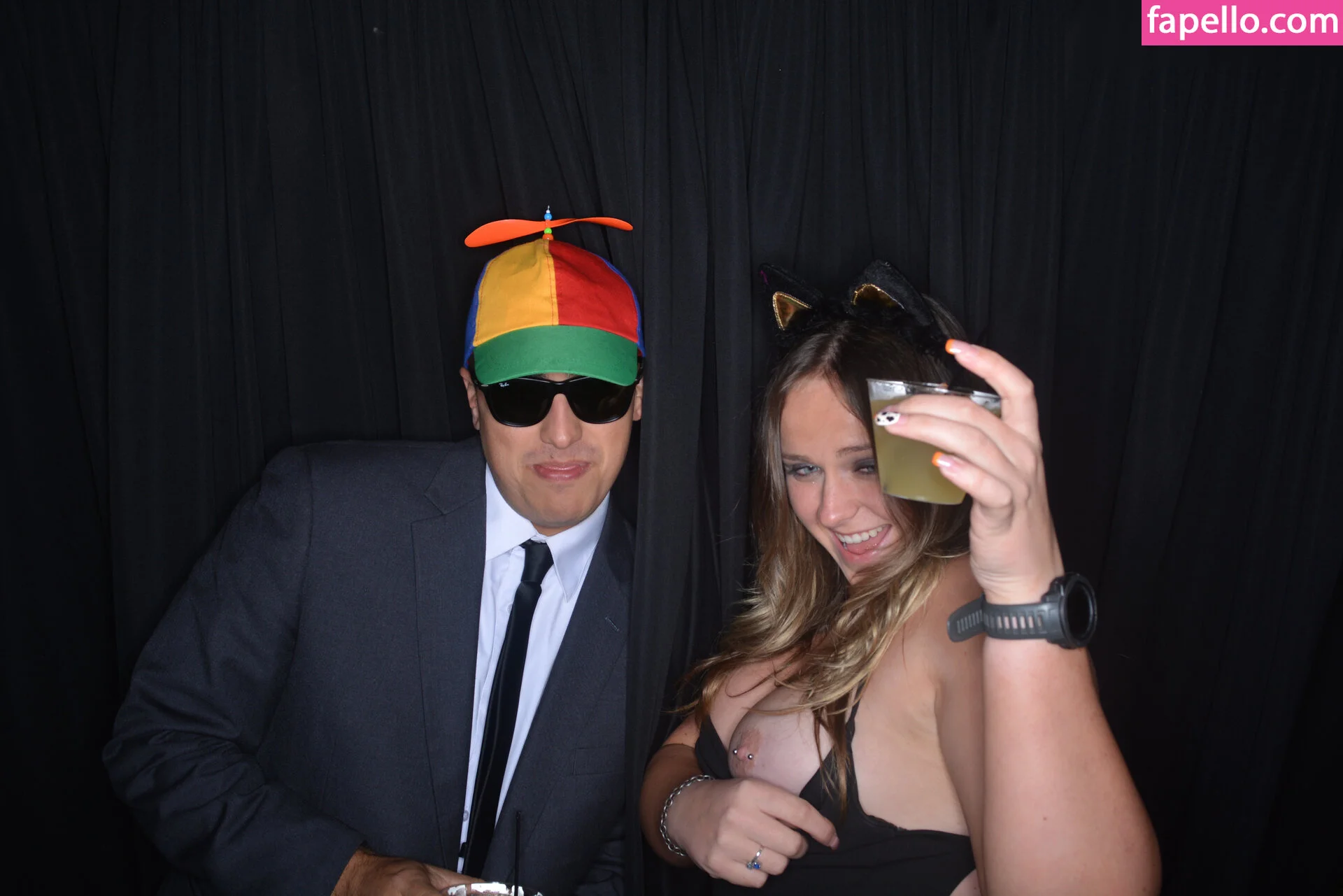 Photobox Flashes Onlyfans Photo Gallery 