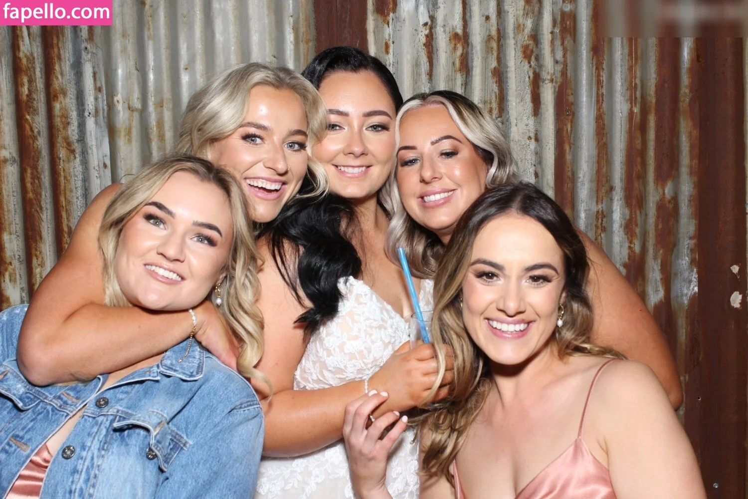 Photobox Flashes Onlyfans Photo Gallery 