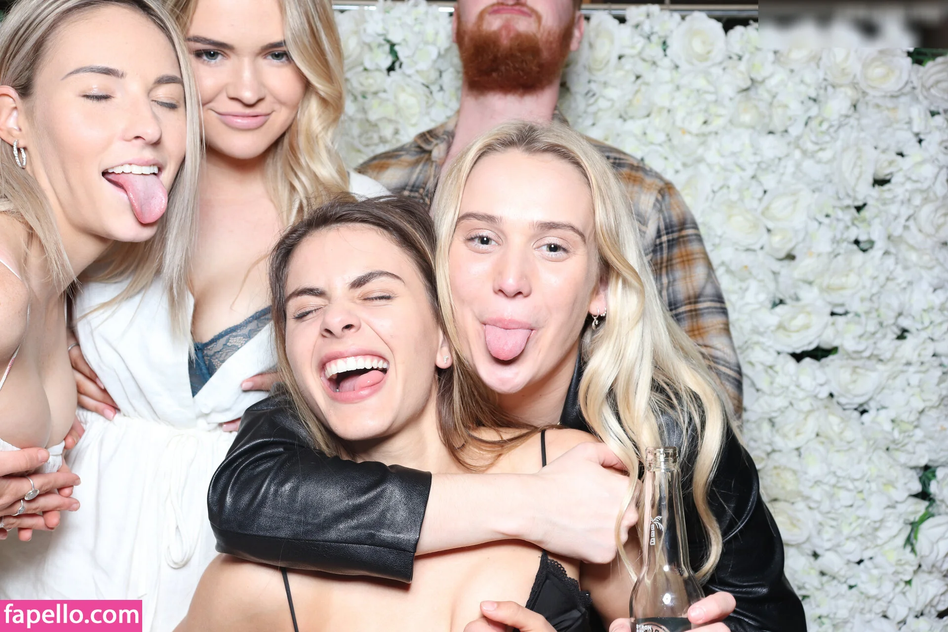 Photobox Flashes Onlyfans Photo Gallery 