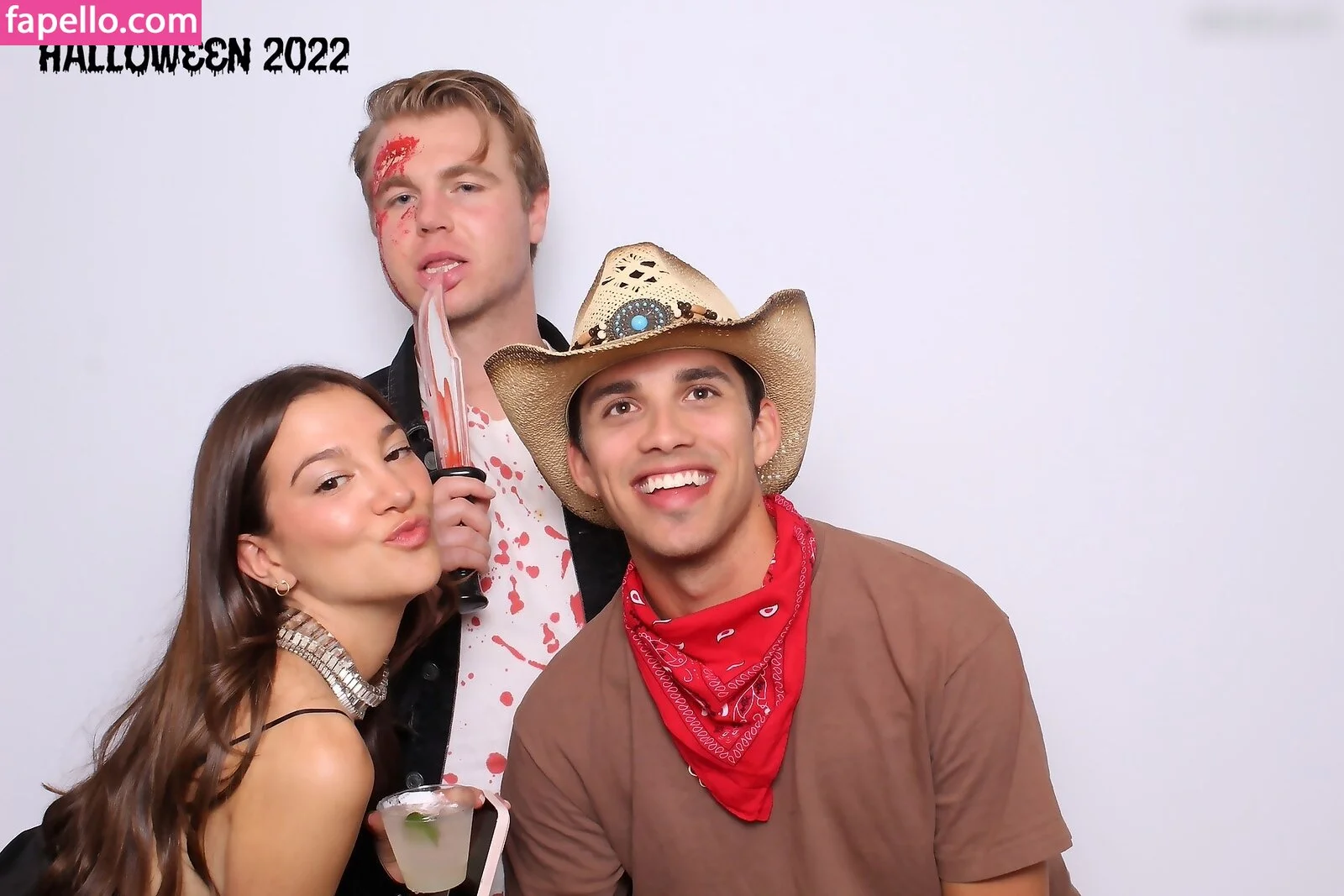 Photobox Flashes Onlyfans Photo Gallery 