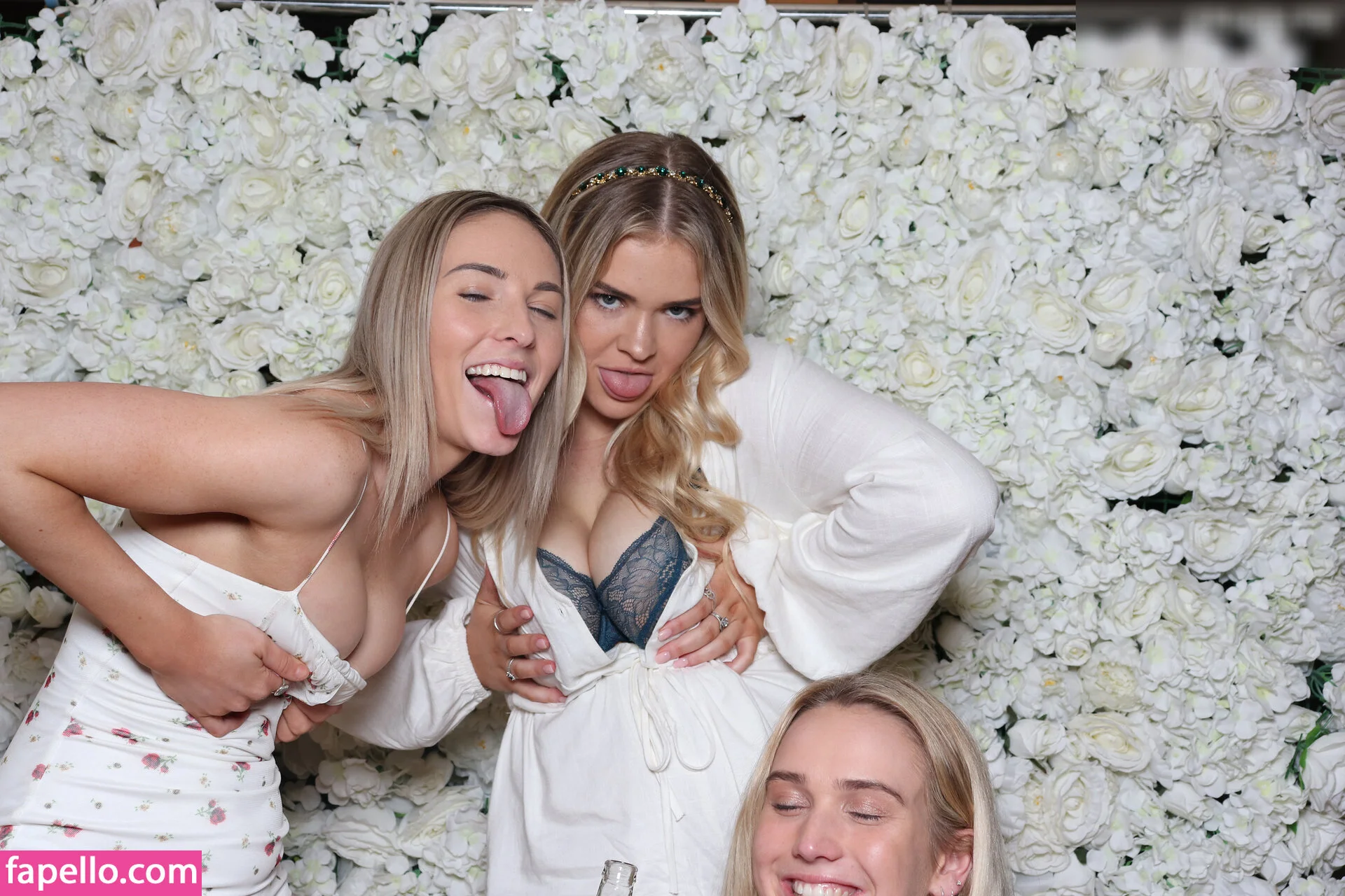 Photobox Flashes Onlyfans Photo Gallery 