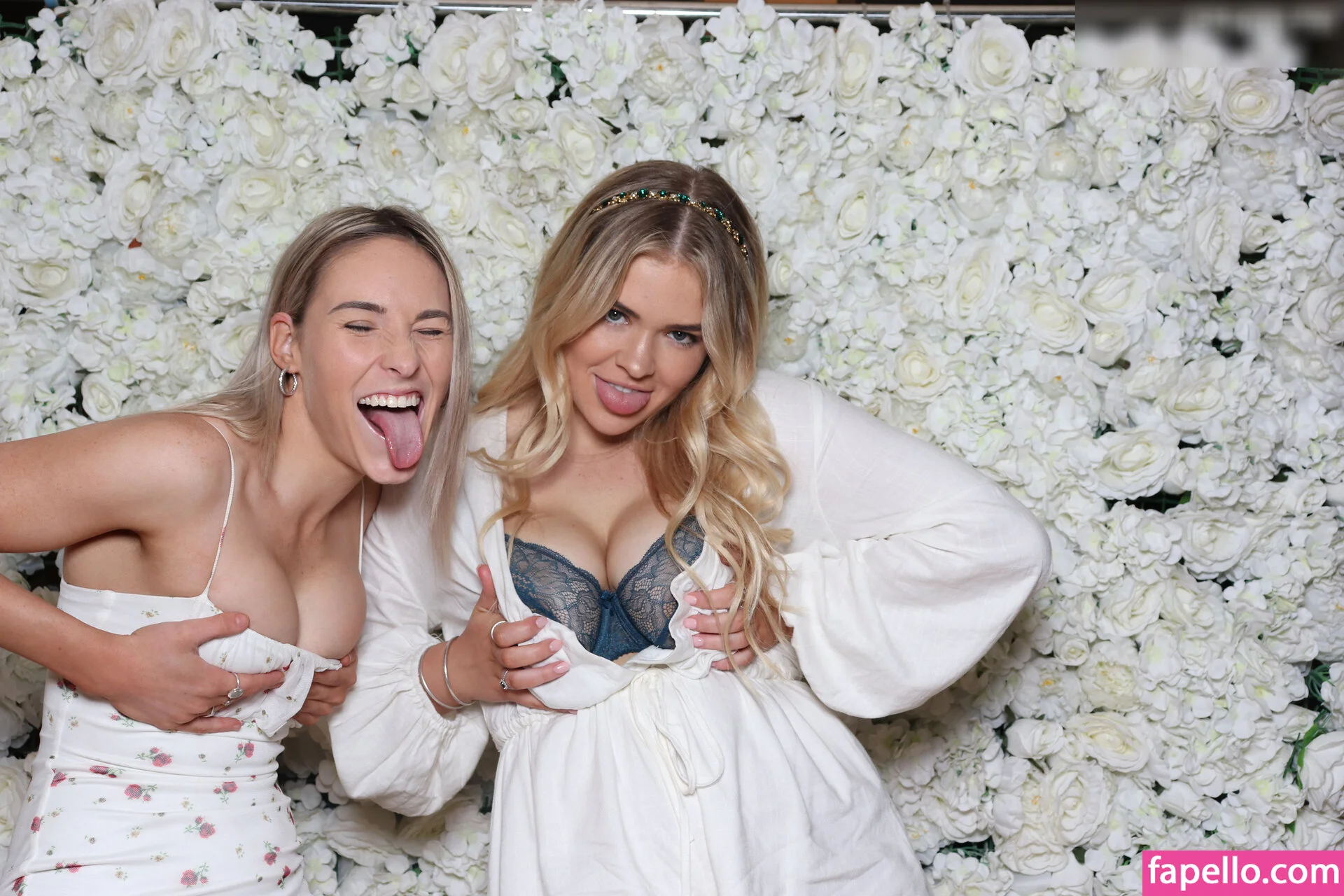 Photobox Flashes Onlyfans Photo Gallery 