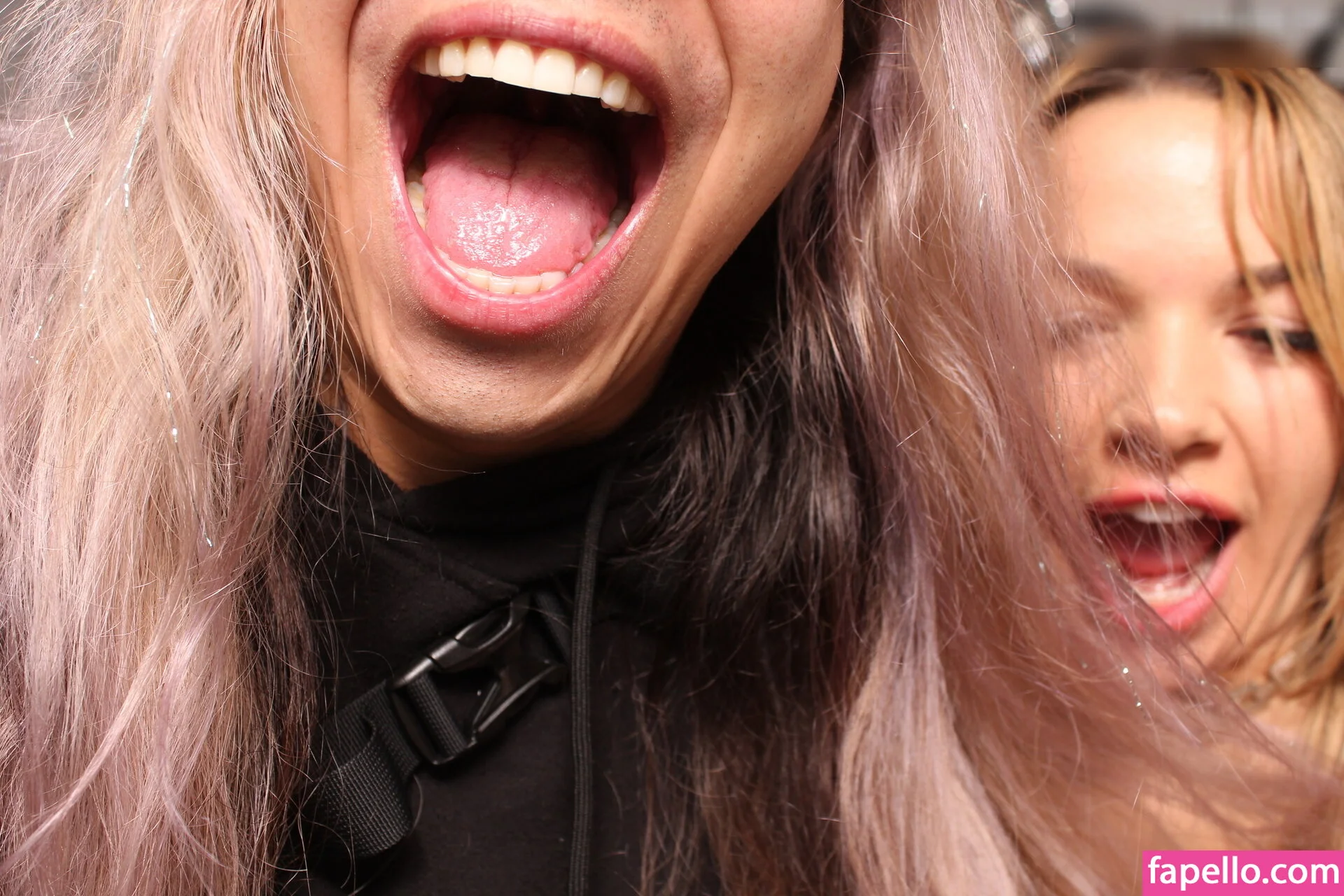 Photobox Flashes Onlyfans Photo Gallery 