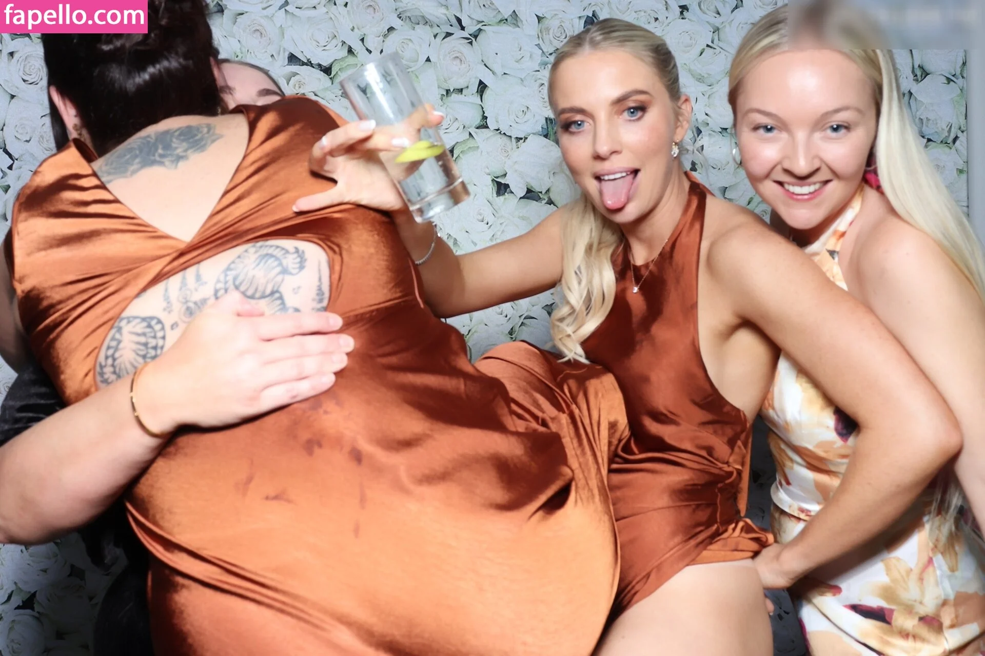 Photobox Flashes Onlyfans Photo Gallery 