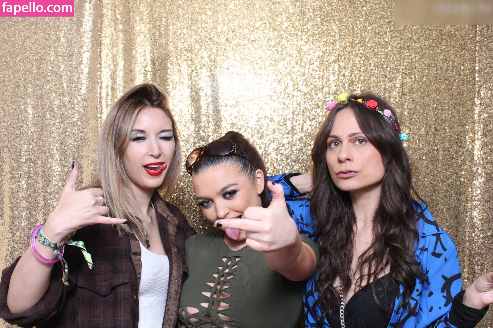 Photobox Flashes Onlyfans Photo Gallery 