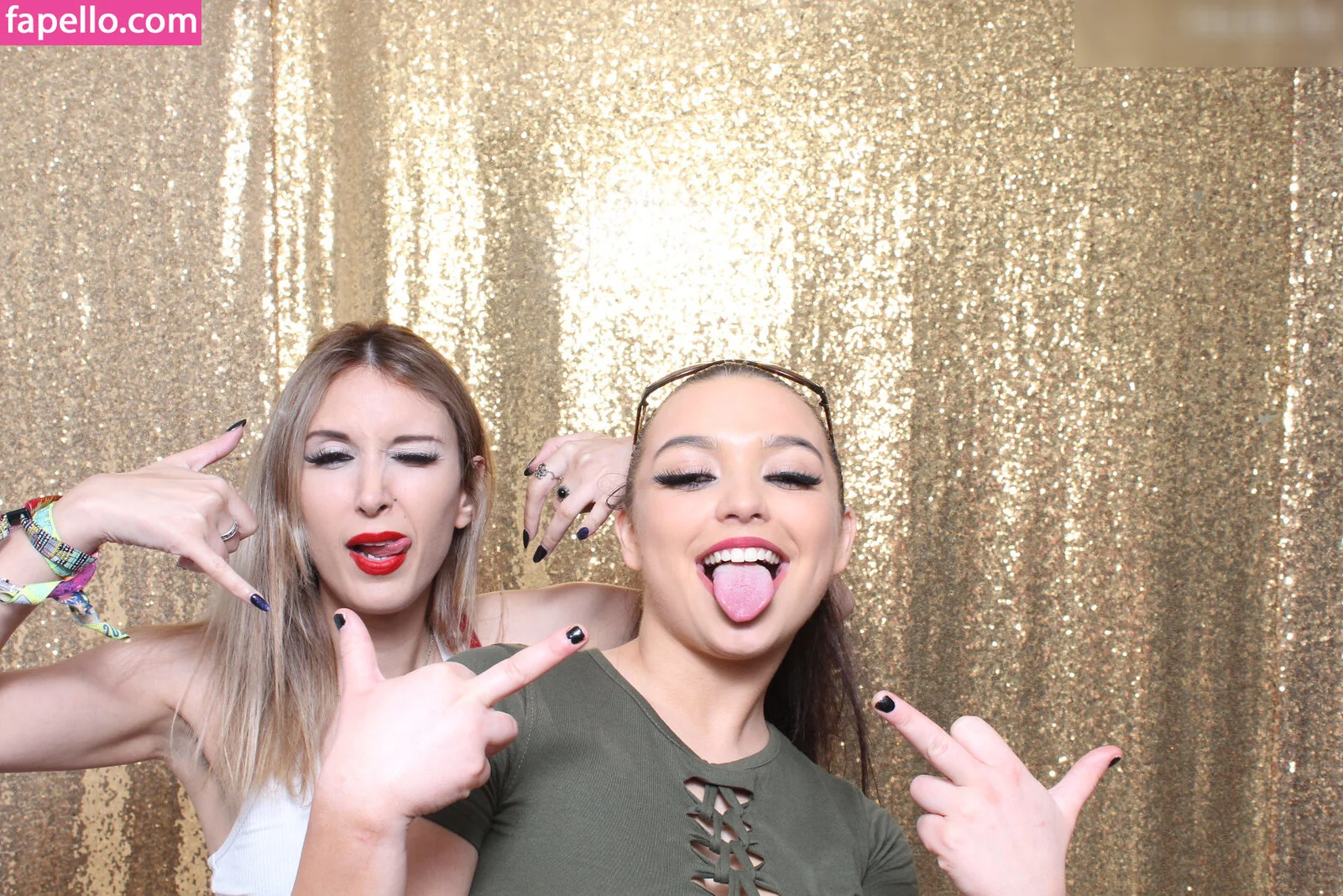 Photobox Flashes Onlyfans Photo Gallery 