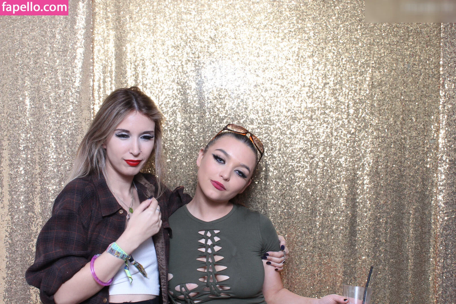 Photobox Flashes Onlyfans Photo Gallery 