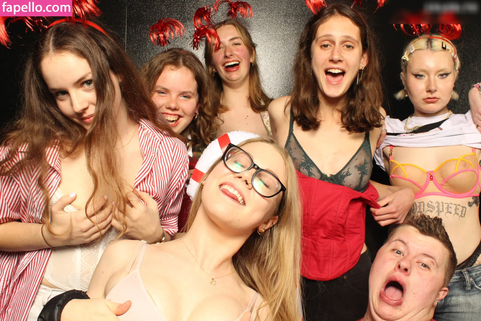 Photobox Flashes Onlyfans Photo Gallery 