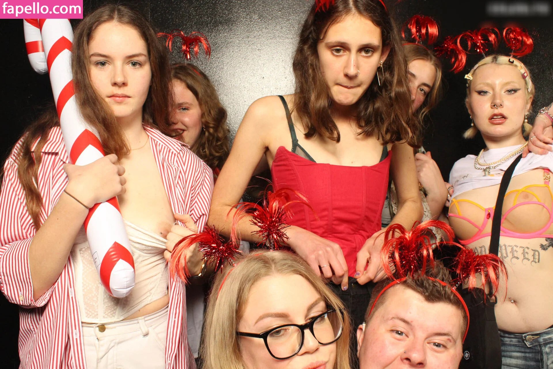 Photobox Flashes Onlyfans Photo Gallery 