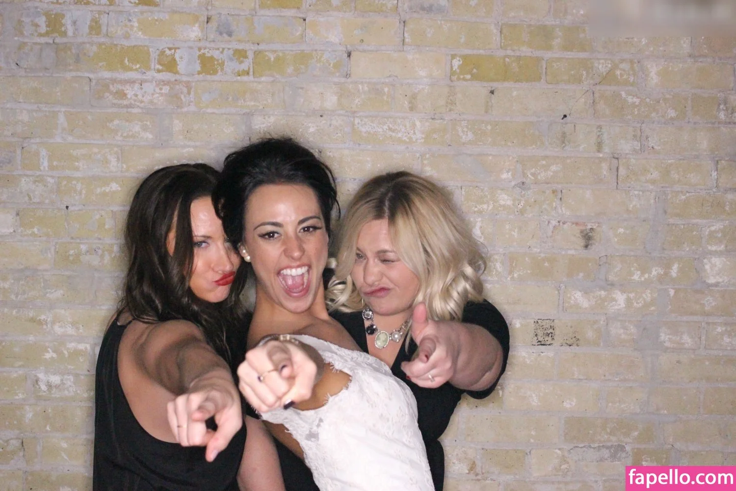 Photobox Flashes Onlyfans Photo Gallery 