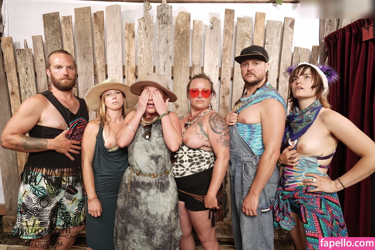 Photobox Flashes Onlyfans Photo Gallery 