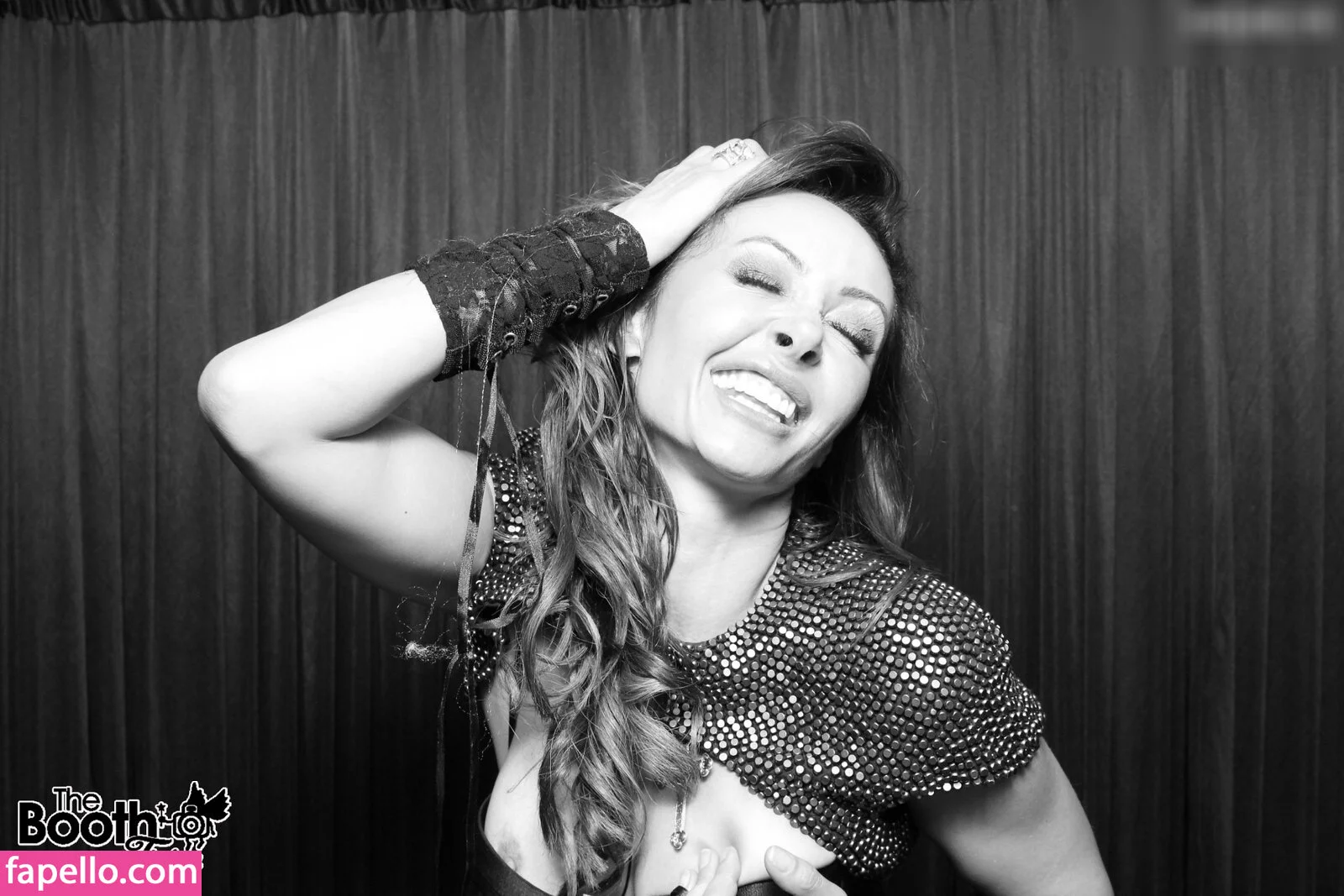 Photobox Flashes Onlyfans Photo Gallery 