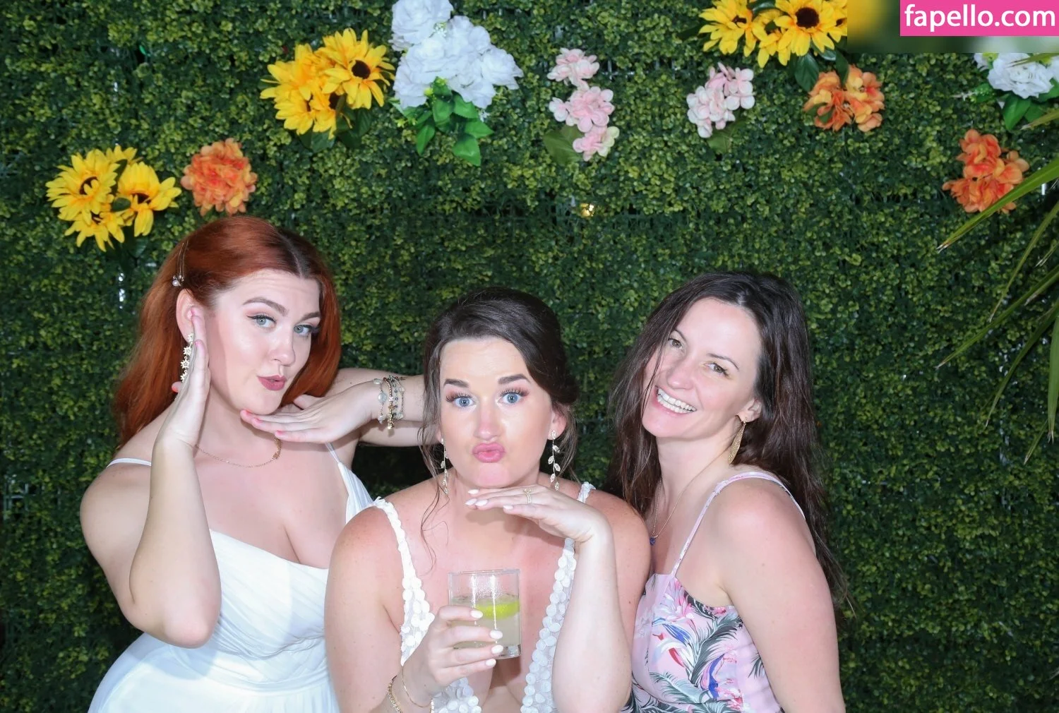 Photobox Flashes Onlyfans Photo Gallery 