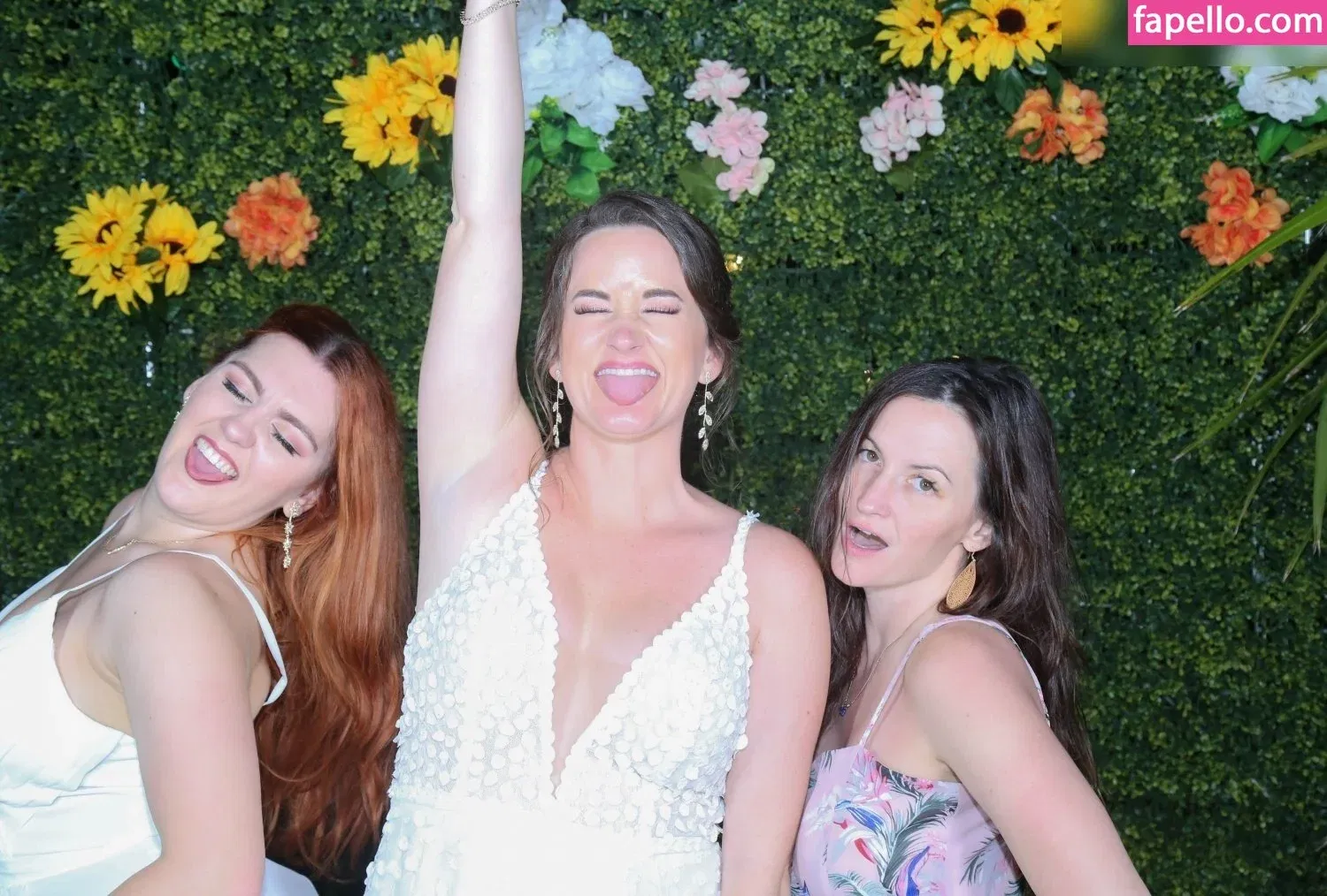 Photobox Flashes Onlyfans Photo Gallery 