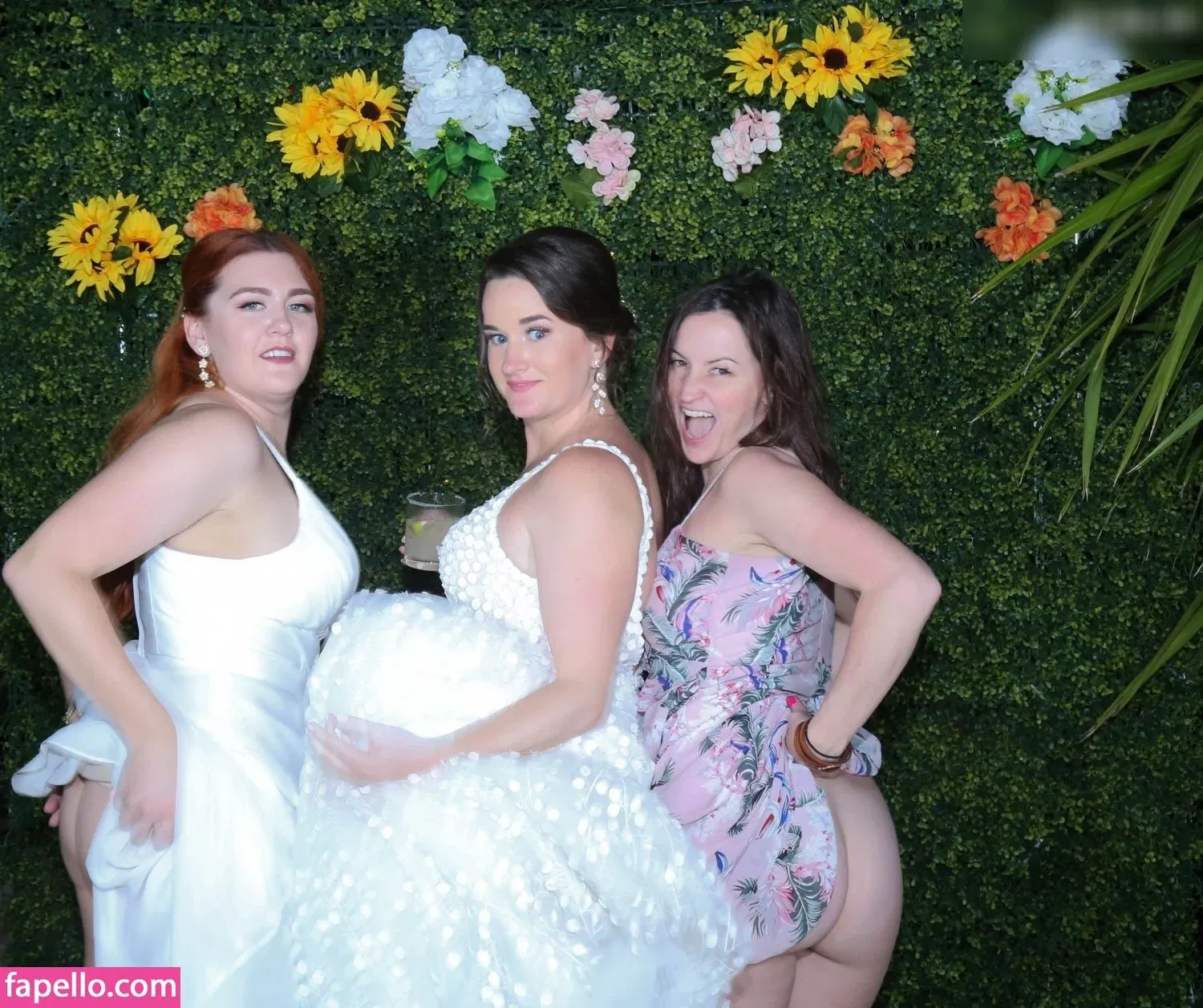 Photobox Flashes Onlyfans Photo Gallery 