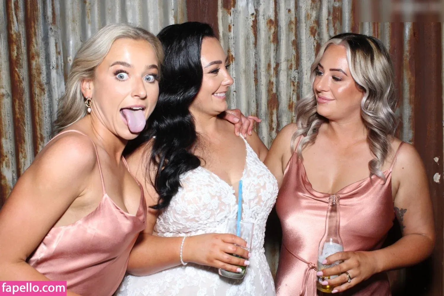 Photobox Flashes Onlyfans Photo Gallery 