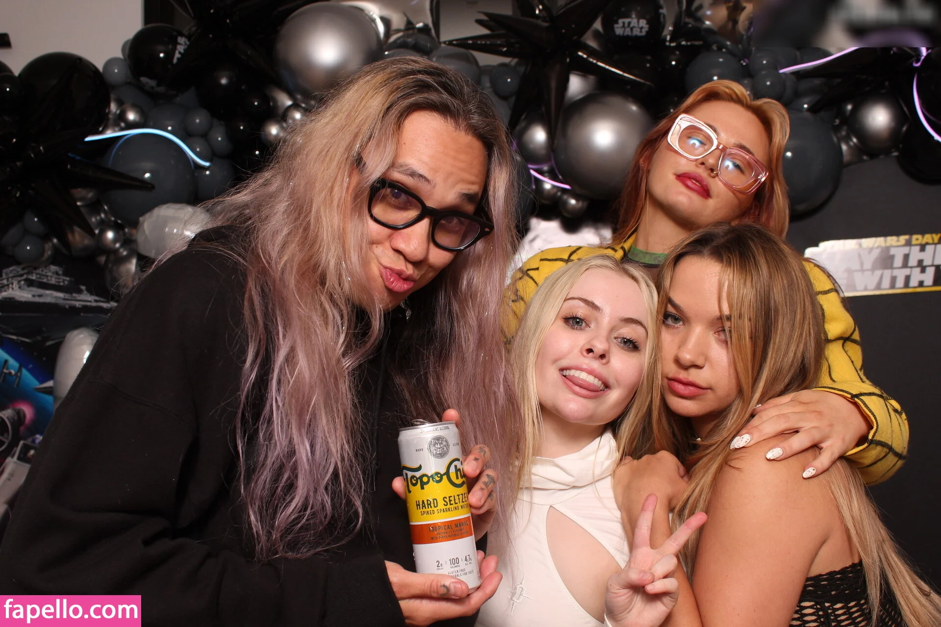 Photobox Flashes Onlyfans Photo Gallery 