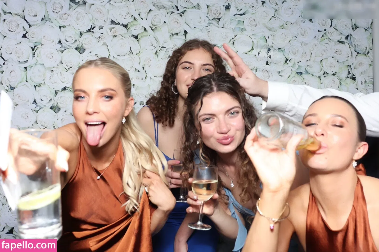 Photobox Flashes Onlyfans Photo Gallery 