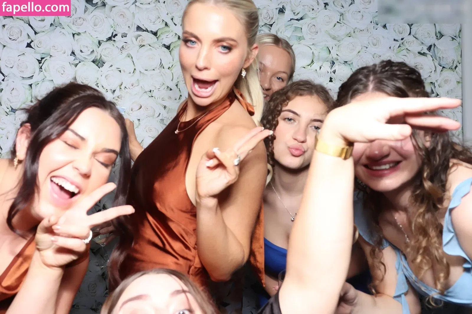 Photobox Flashes Onlyfans Photo Gallery 