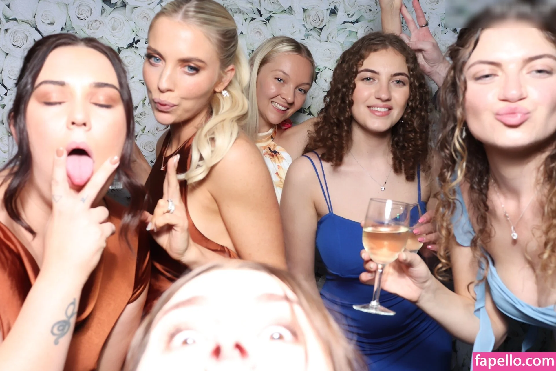 Photobox Flashes Onlyfans Photo Gallery 