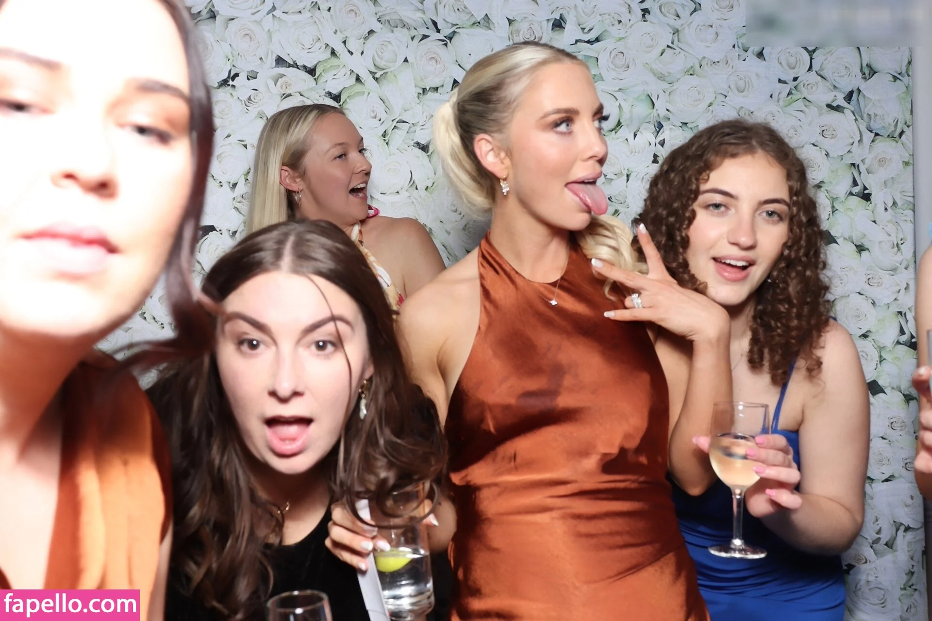 Photobox Flashes Onlyfans Photo Gallery 