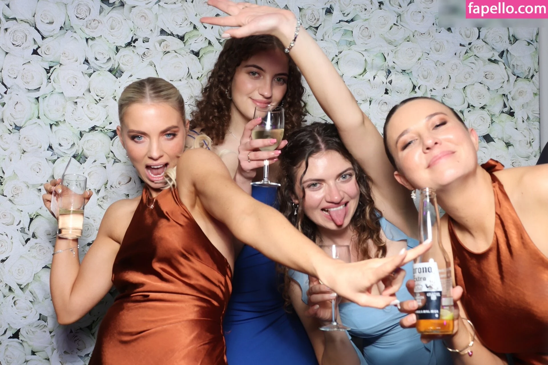 Photobox Flashes Onlyfans Photo Gallery 