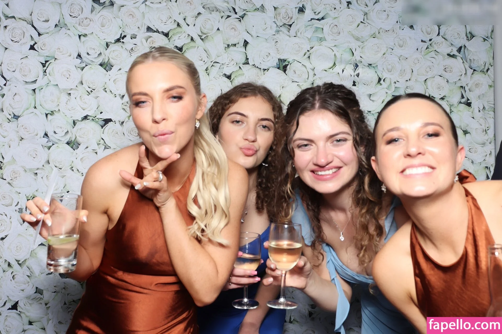 Photobox Flashes Onlyfans Photo Gallery 