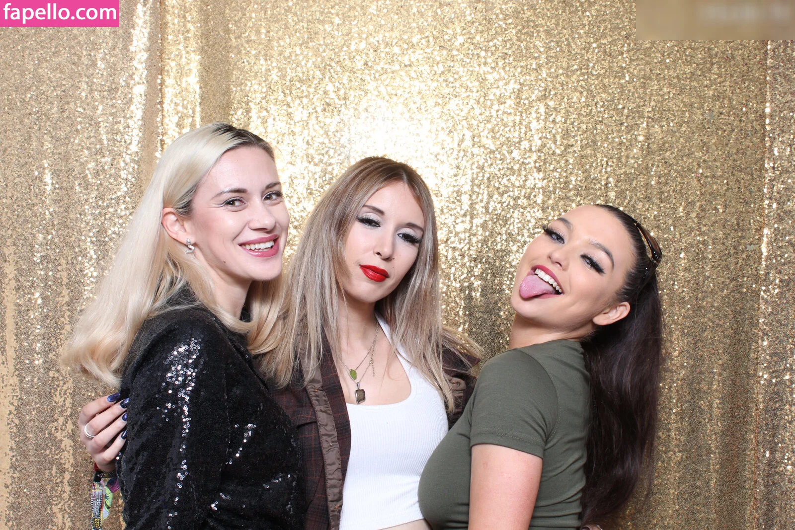 Photobox Flashes Onlyfans Photo Gallery 