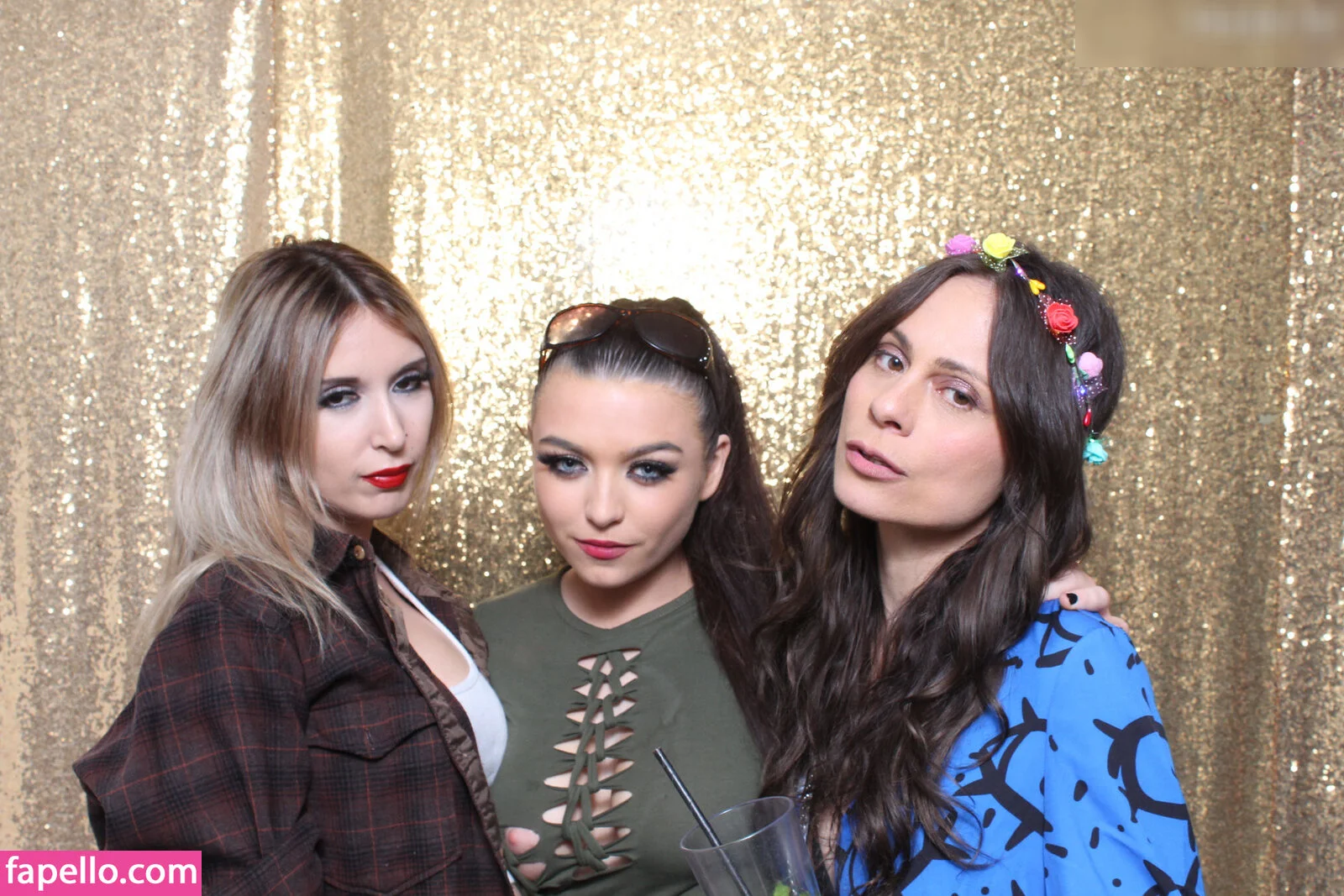 Photobox Flashes Onlyfans Photo Gallery 