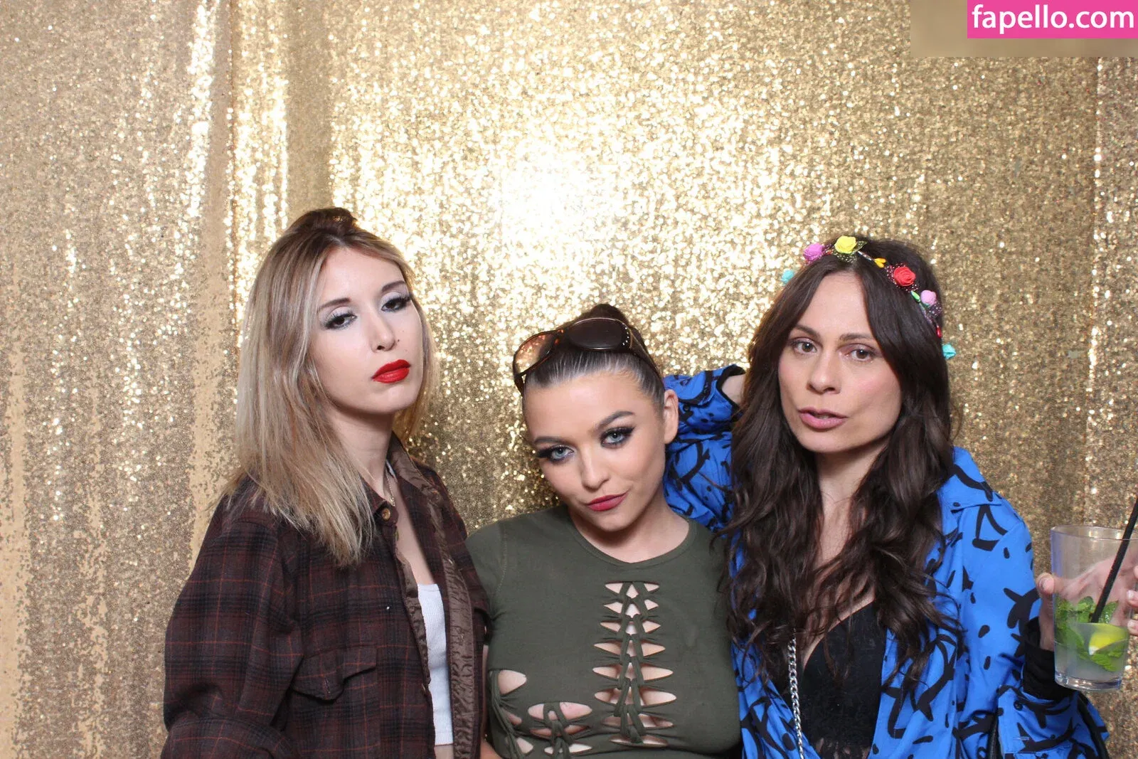 Photobox Flashes Onlyfans Photo Gallery 