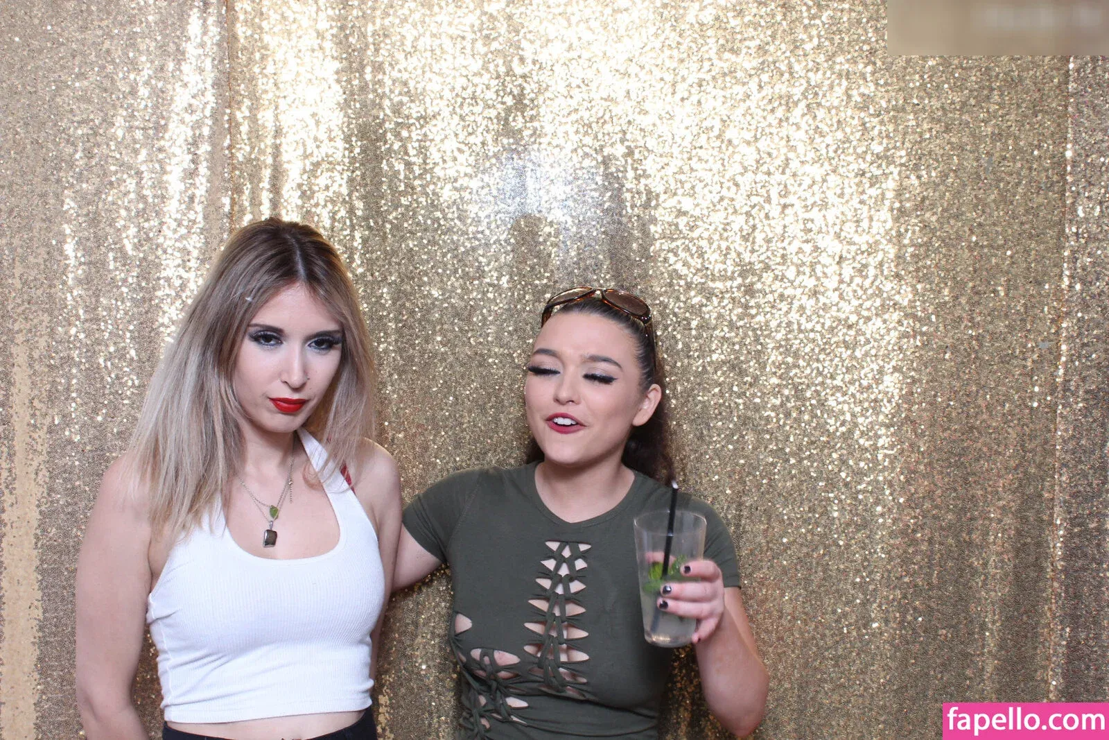 Photobox Flashes Onlyfans Photo Gallery 