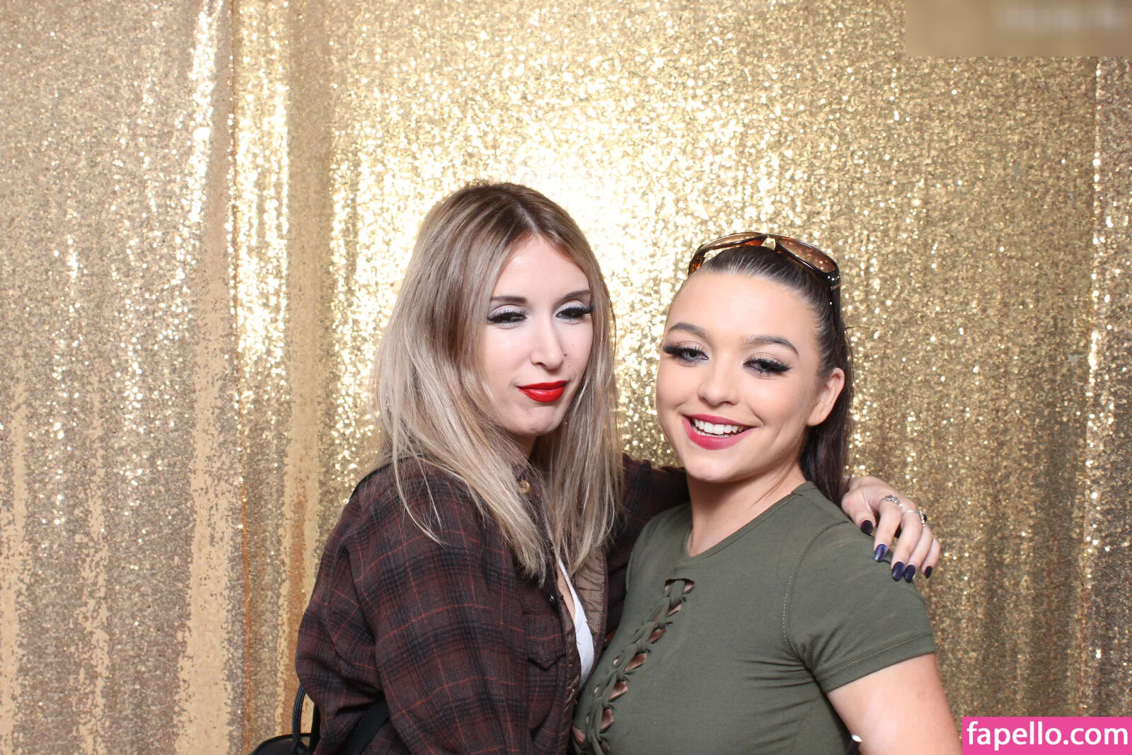 Photobox Flashes Onlyfans Photo Gallery 