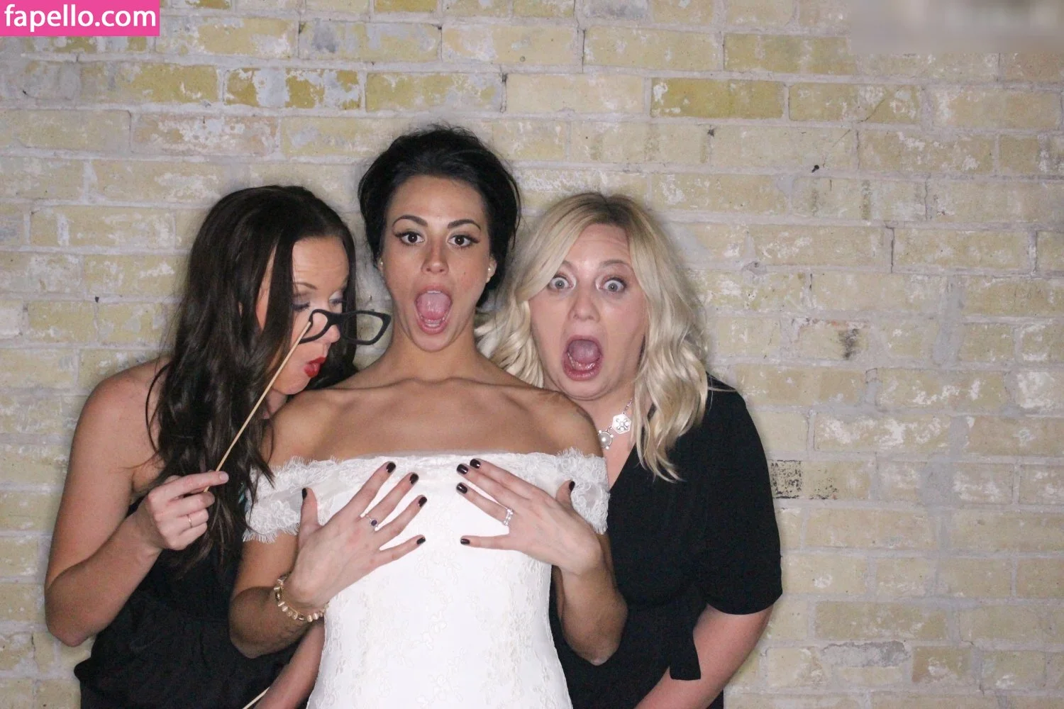 Photobox Flashes Onlyfans Photo Gallery 