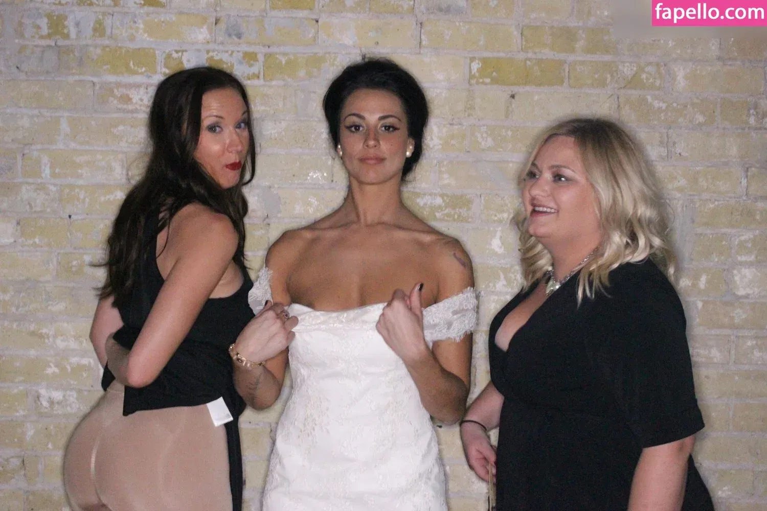 Photobox Flashes Onlyfans Photo Gallery 