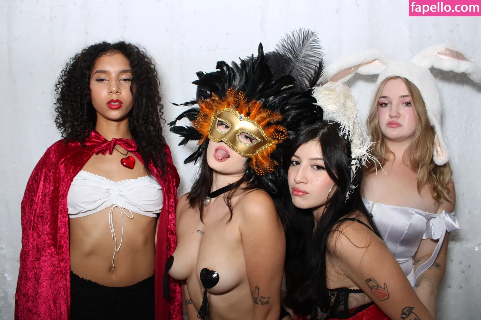 Photobox Flashes Onlyfans Photo Gallery 