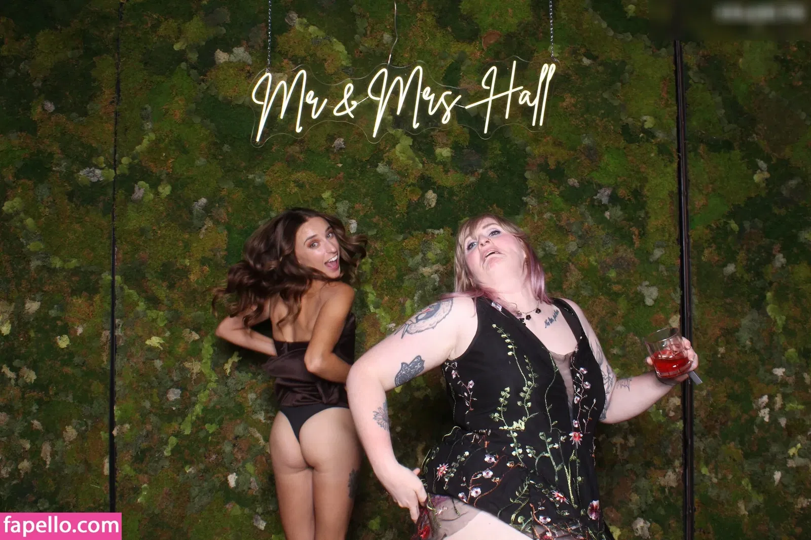 Photobox Flashes Onlyfans Photo Gallery 