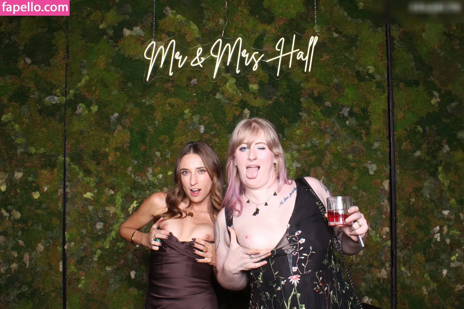 Photobox Flashes Onlyfans Photo Gallery 