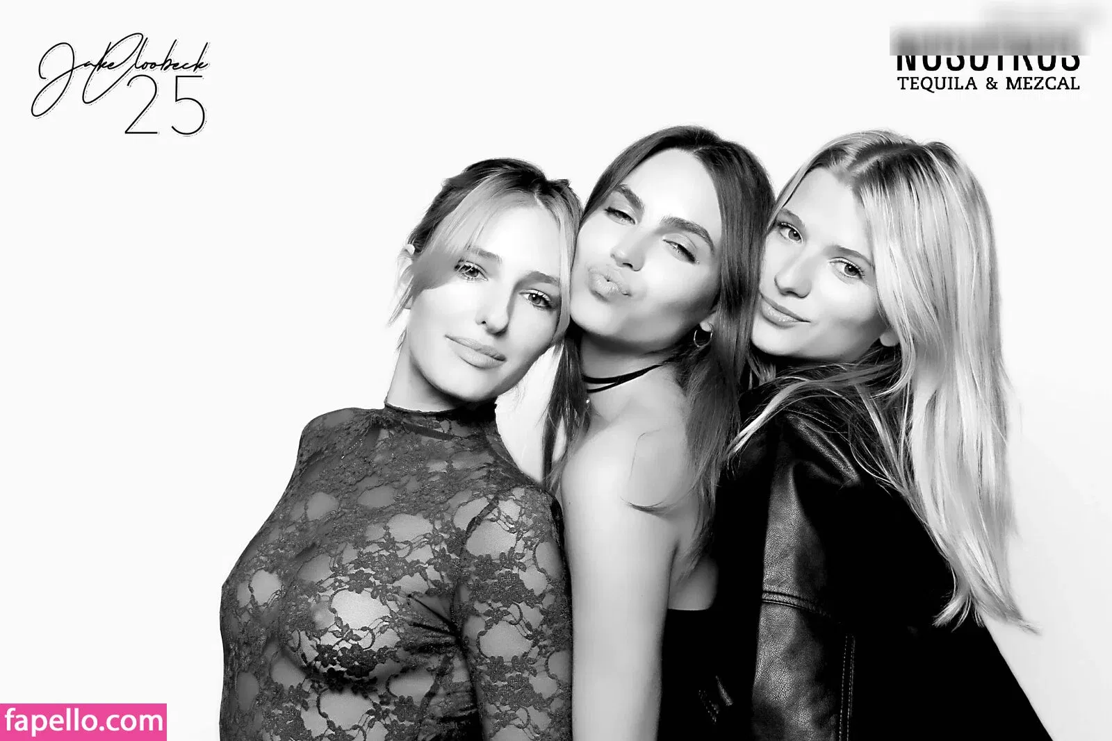 Photobox Flashes Onlyfans Photo Gallery 